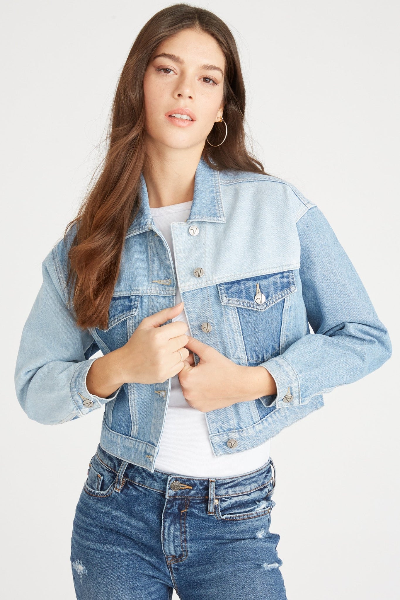 Load image into Gallery viewer, COLOR BLOCKED CROPPED DENIM JACKET