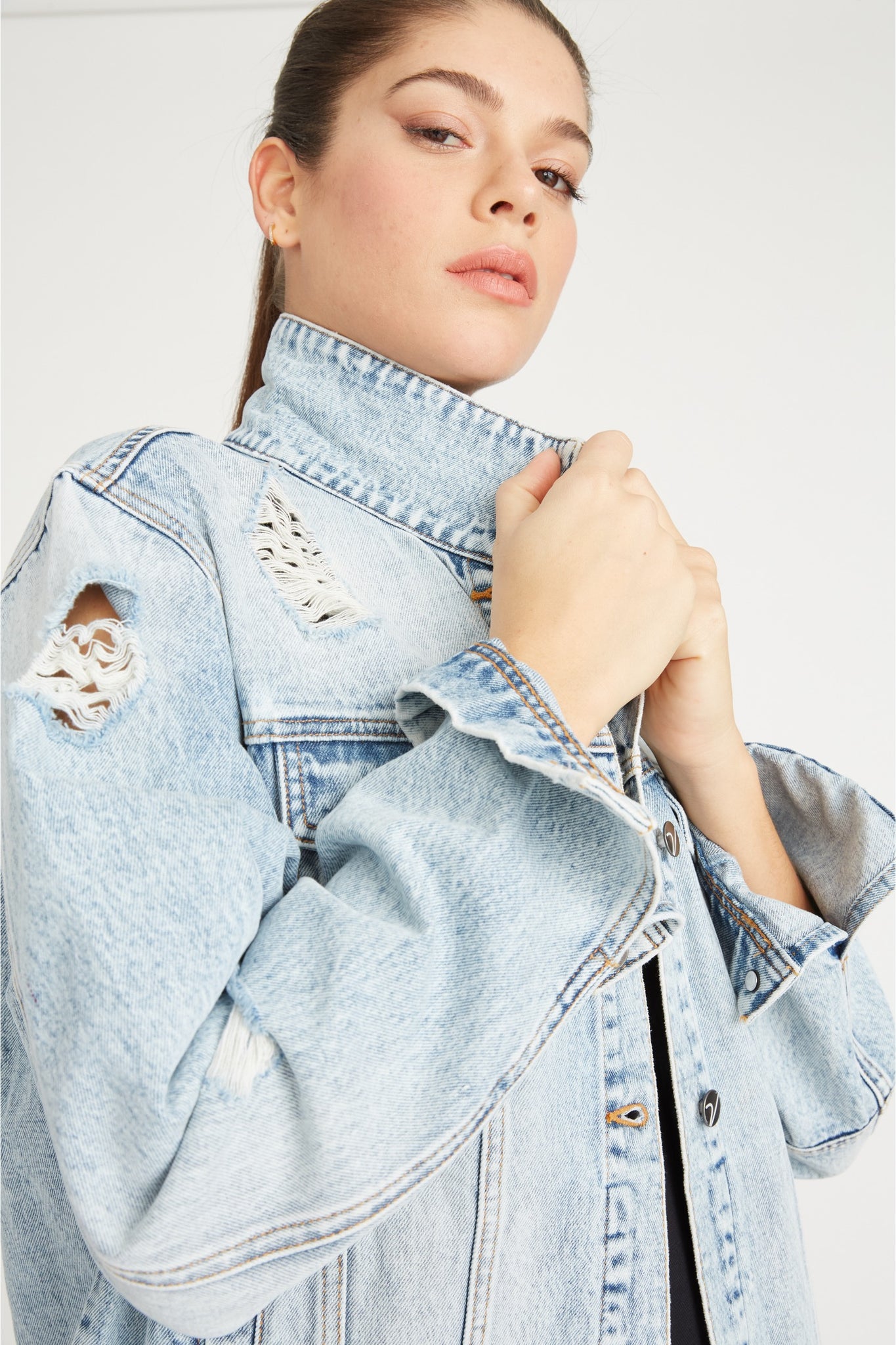 Load image into Gallery viewer, MEDIUM WASH DESTRUCTED DENIM JACKET