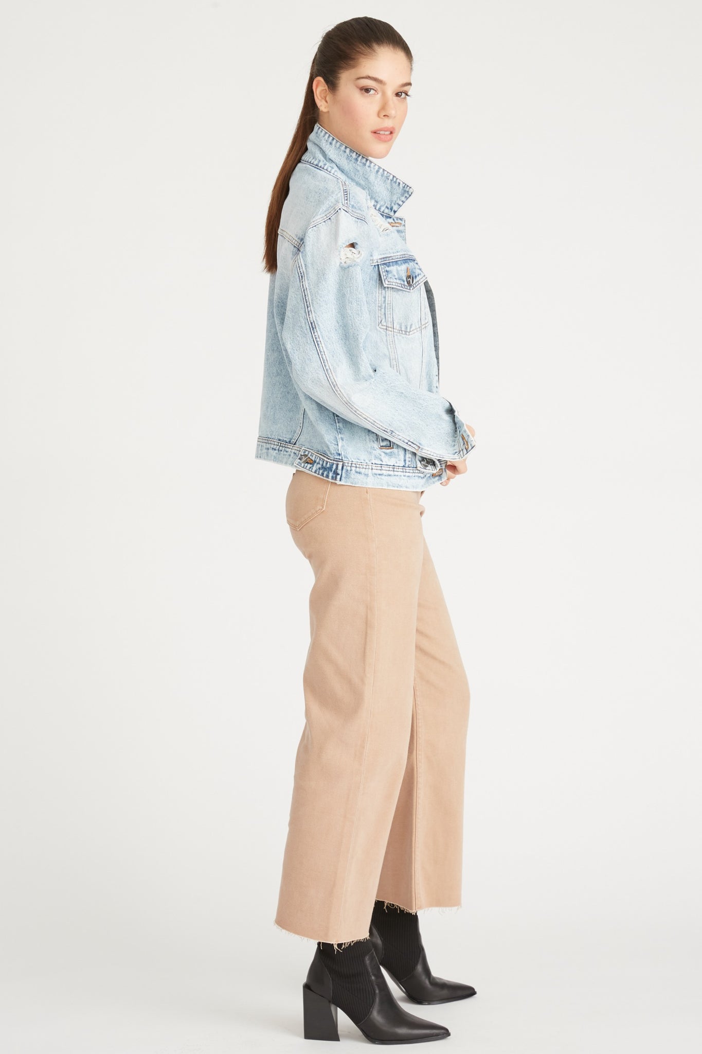 Load image into Gallery viewer, MEDIUM WASH DESTRUCTED DENIM JACKET