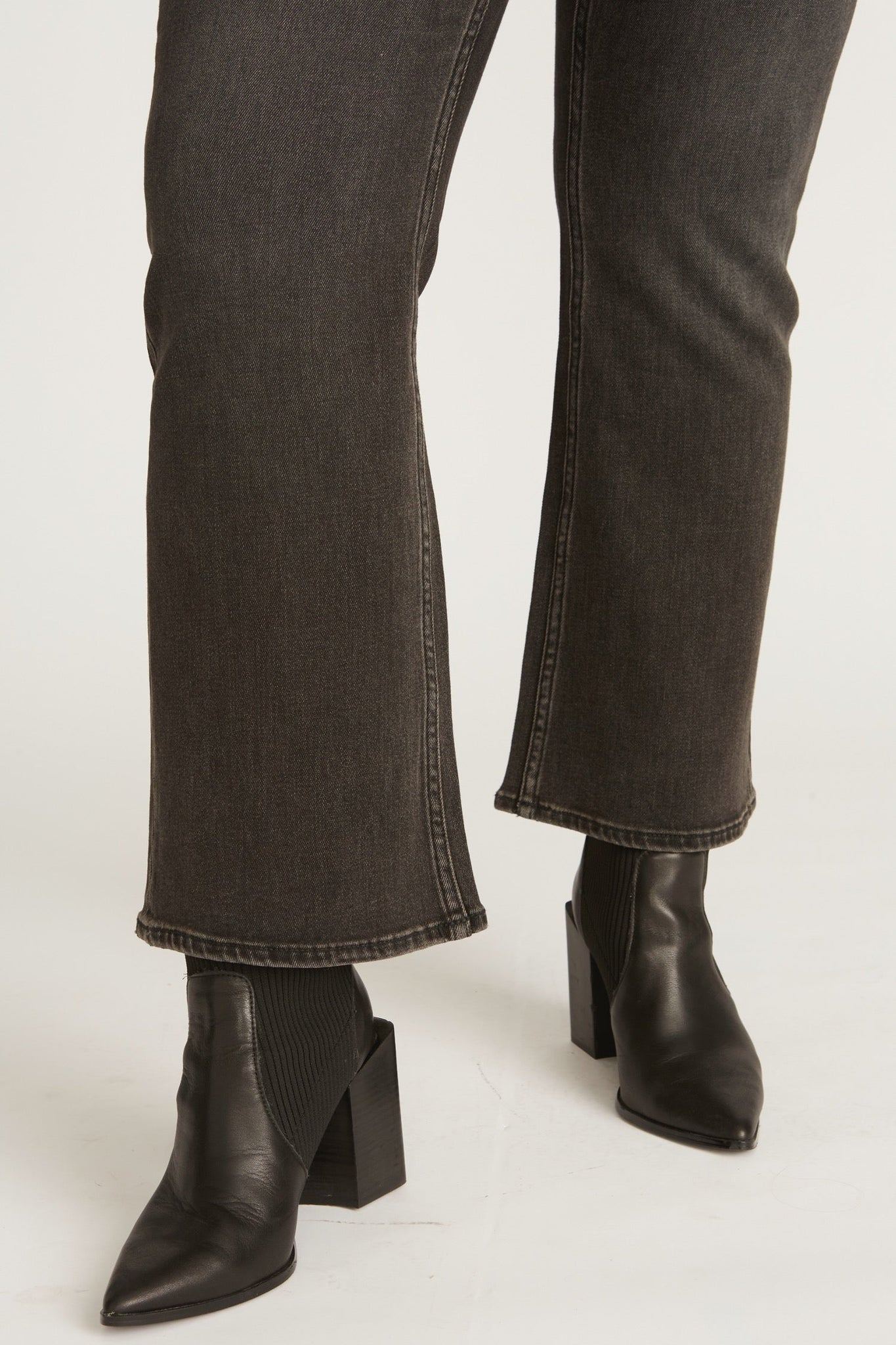 Load image into Gallery viewer, PLUS MARLEY MIDRISE BOOTCUT - WASHED BLACK