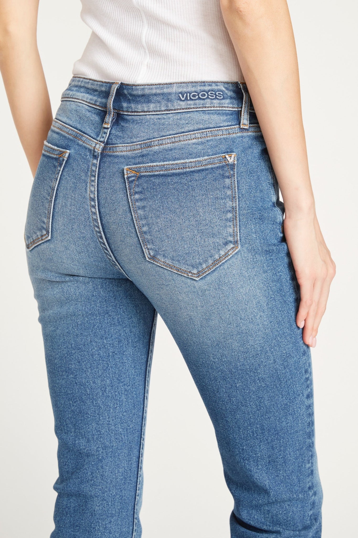 Load image into Gallery viewer, STEVIE CROP STRAIGHT LEG - MEDIUM WASH