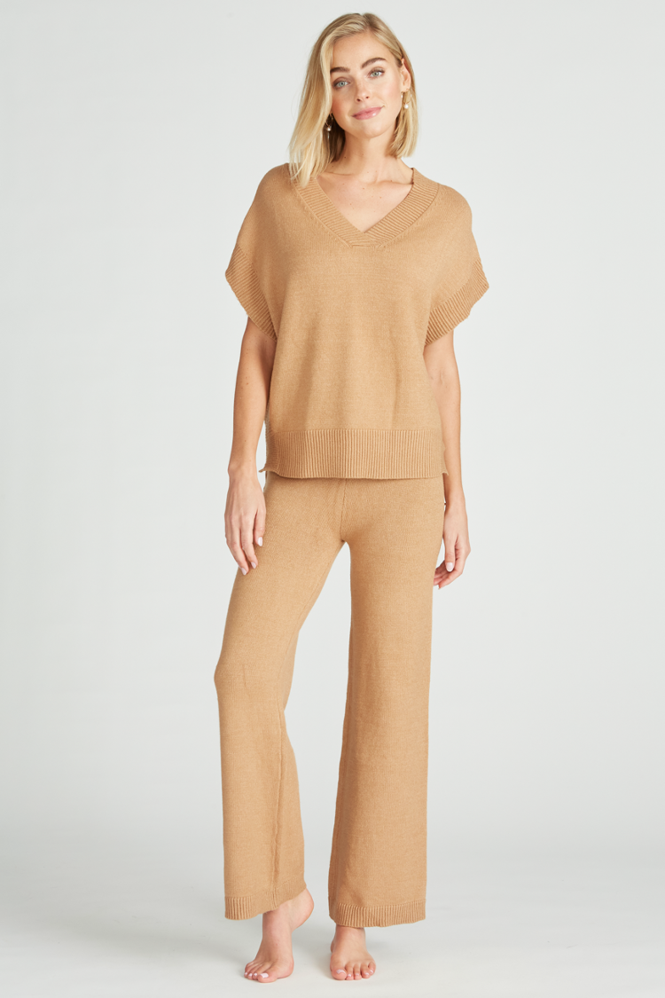 Load image into Gallery viewer, FLARED SWEATER PANT - CAMEL
