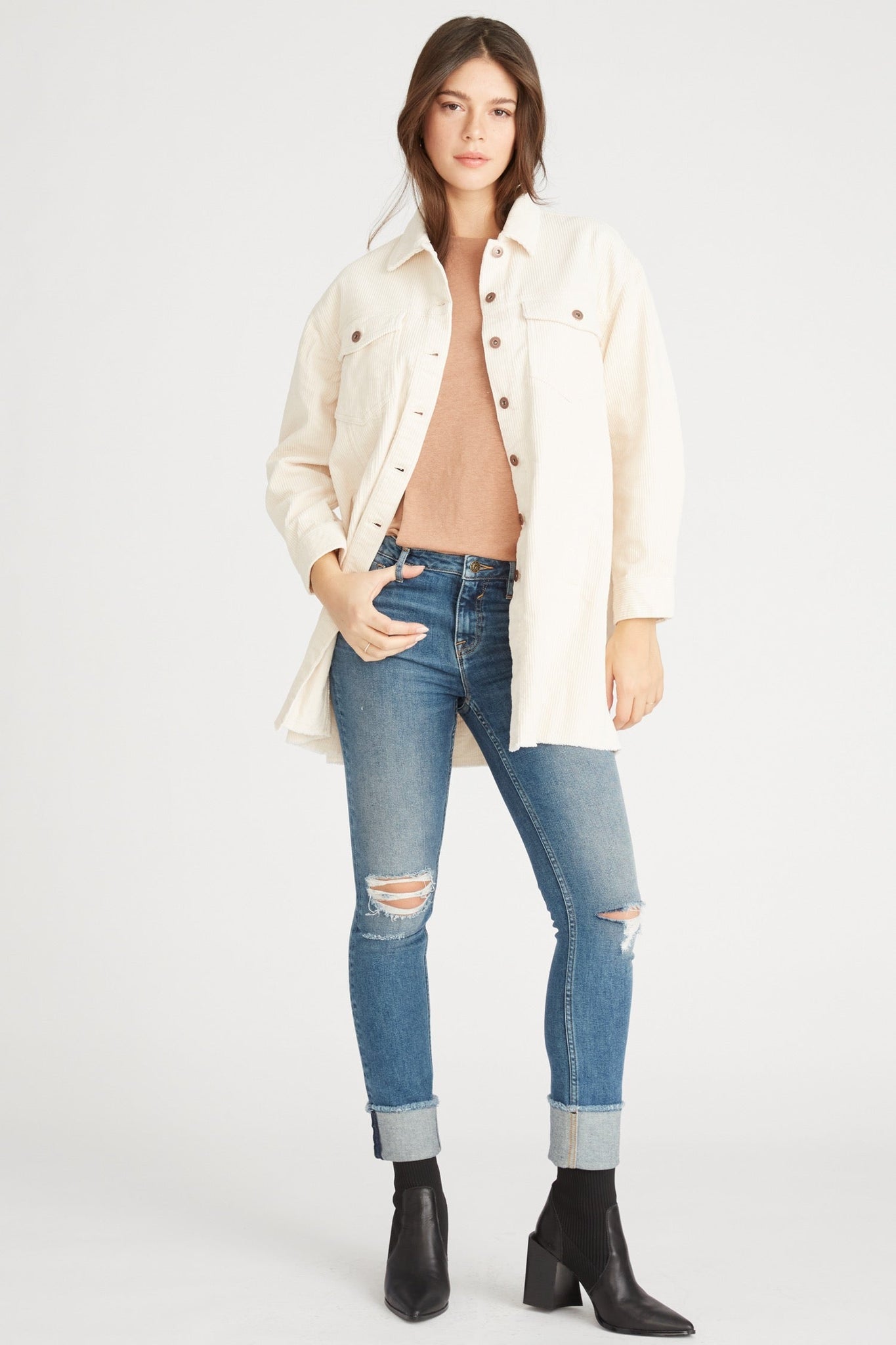 Load image into Gallery viewer, LONG CORDUROY CREME SHACKET
