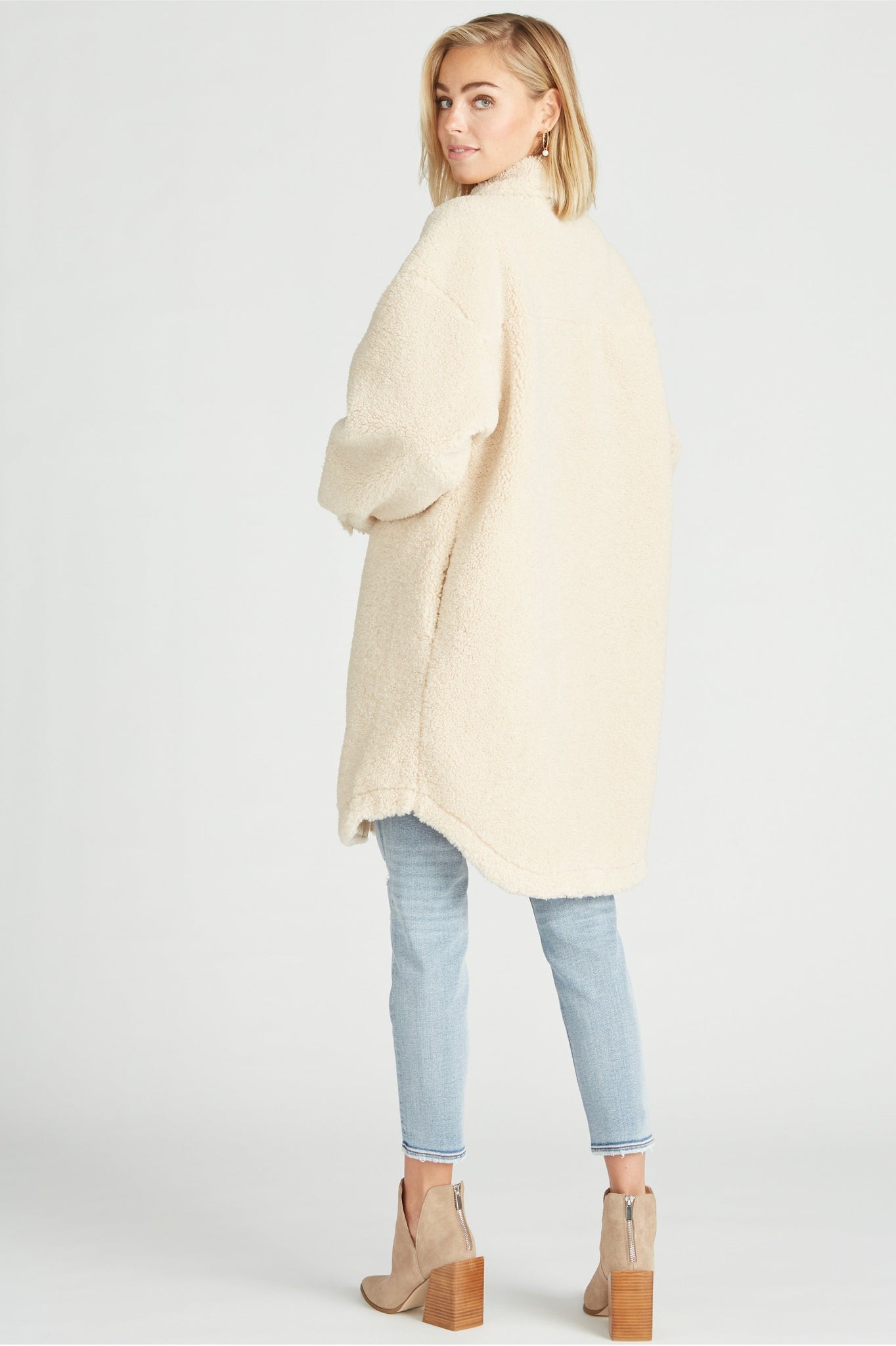 Load image into Gallery viewer, SHERPA SHACKET - WHITE
