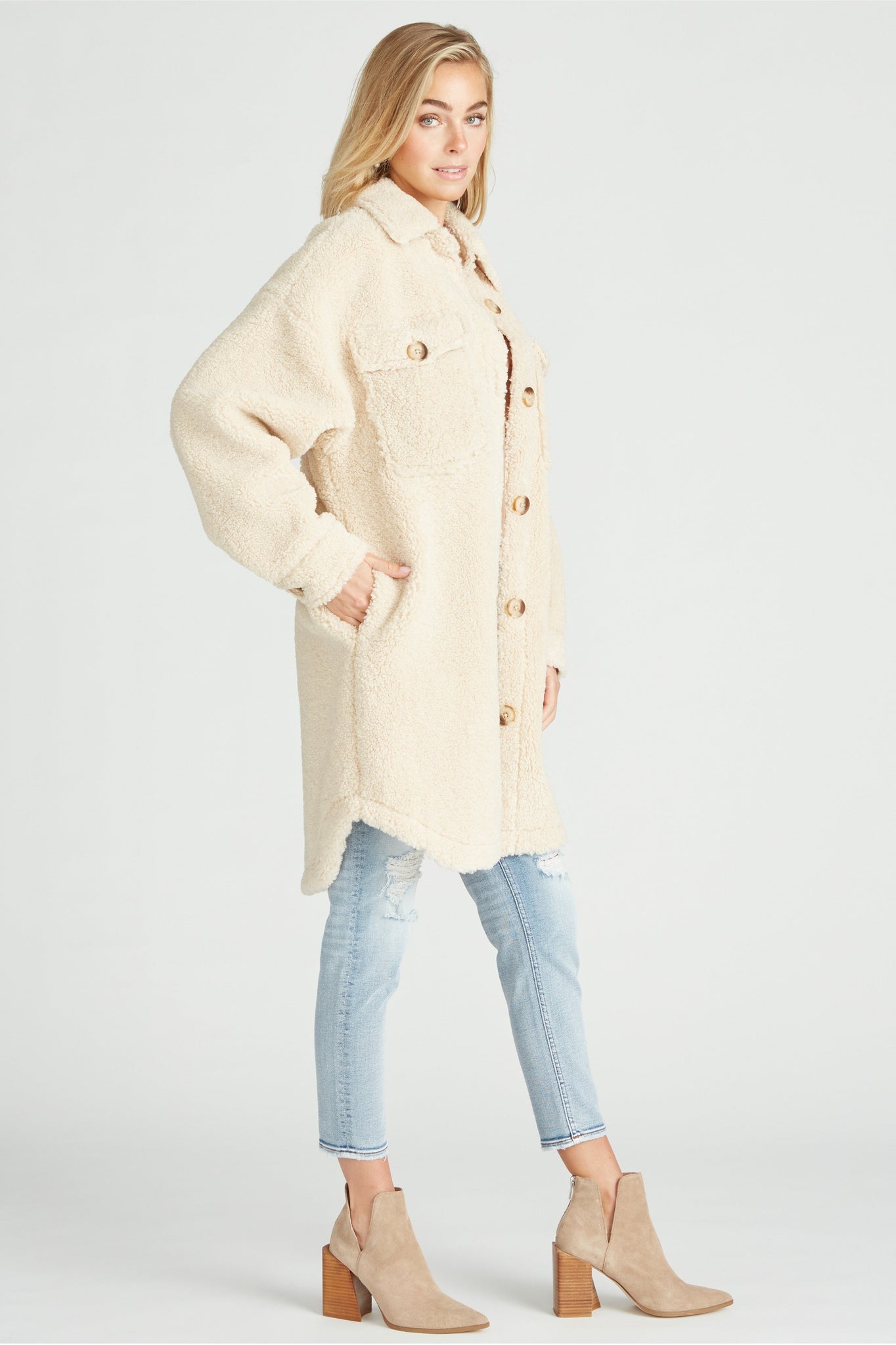 Load image into Gallery viewer, SHERPA SHACKET - WHITE
