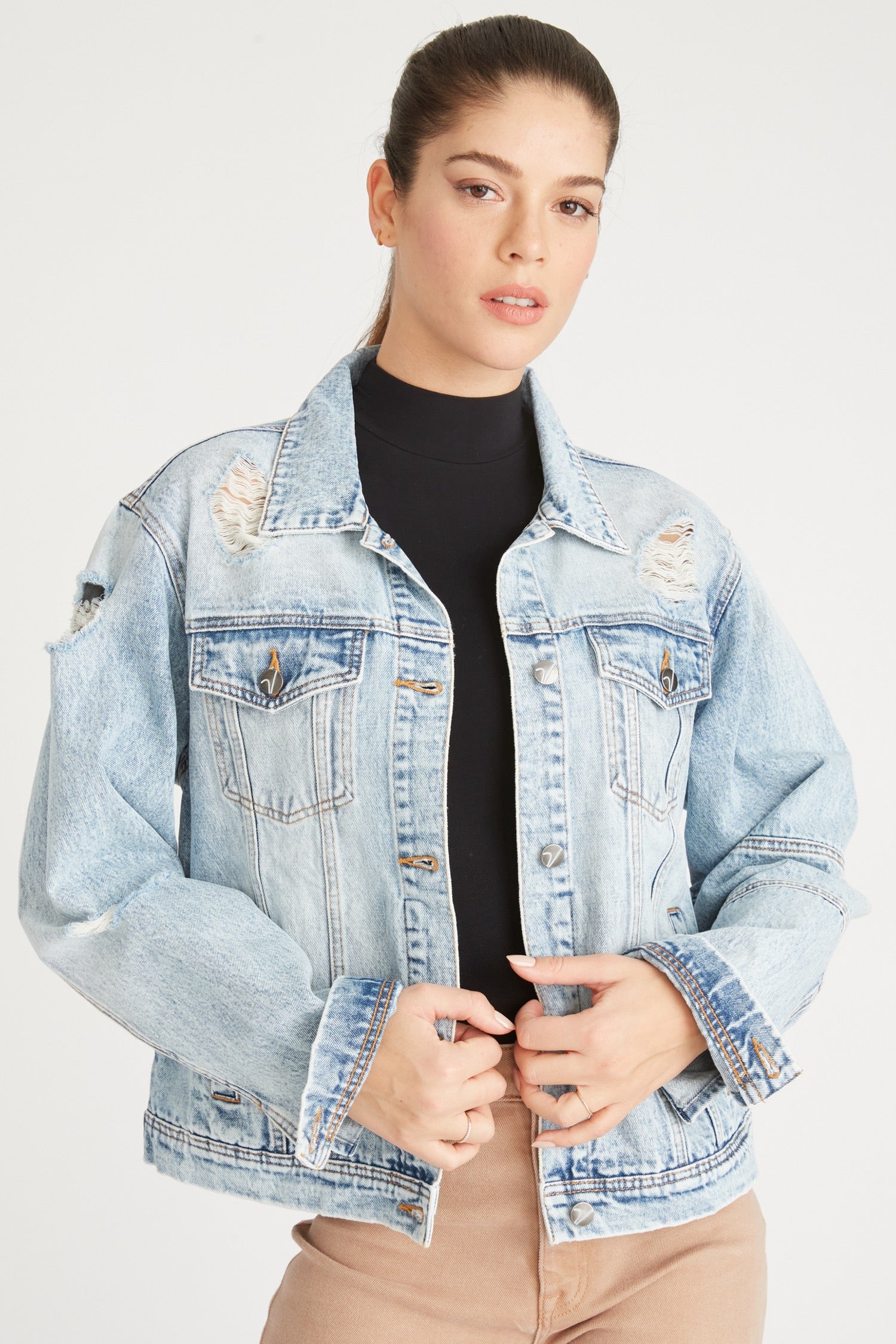 MEDIUM WASH DESTRUCTED DENIM JACKET