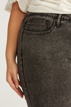 Load image into Gallery viewer, ACE STRAIGHT JEAN [ Plus Size] Washed Black
