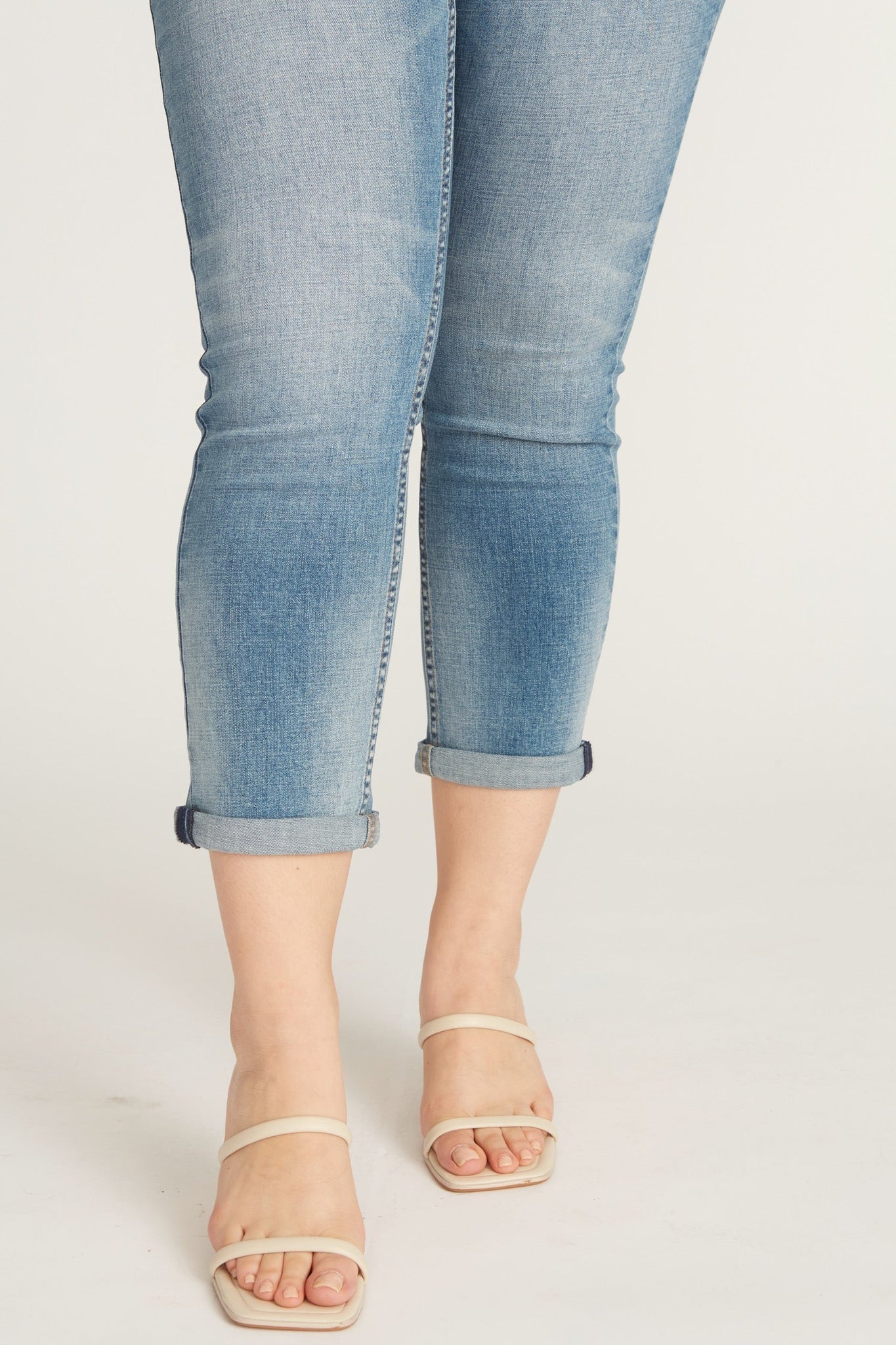 Load image into Gallery viewer, Thompson Tomboy Jean [Plus Size] - Medium Wash
