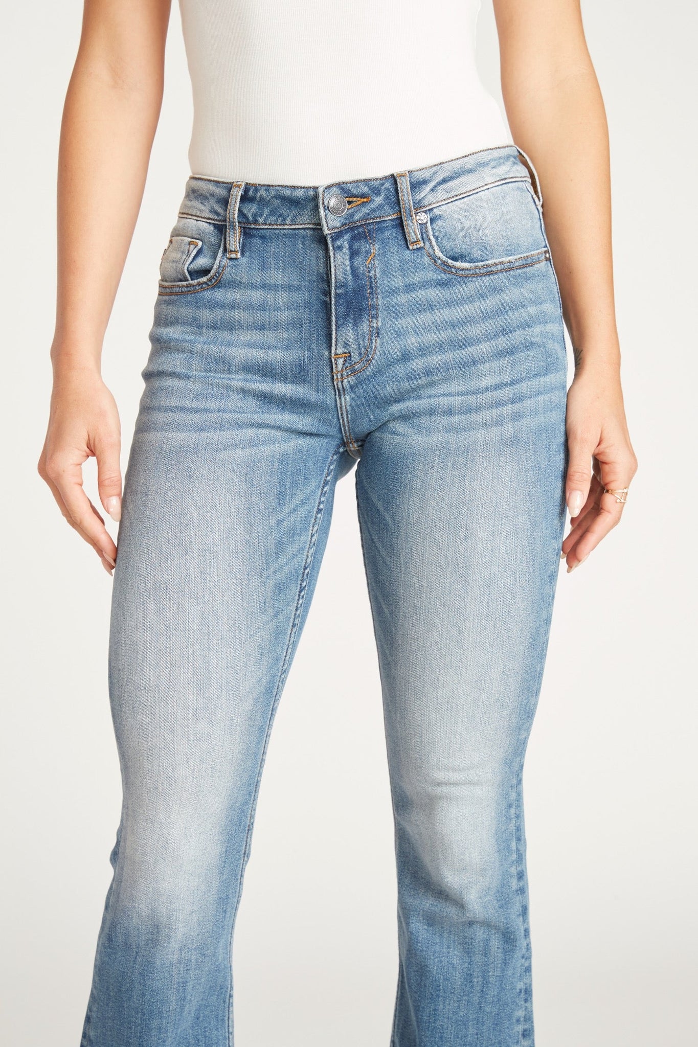 Load image into Gallery viewer, JAGGER BOOTCUT - MEDIUM WASH
