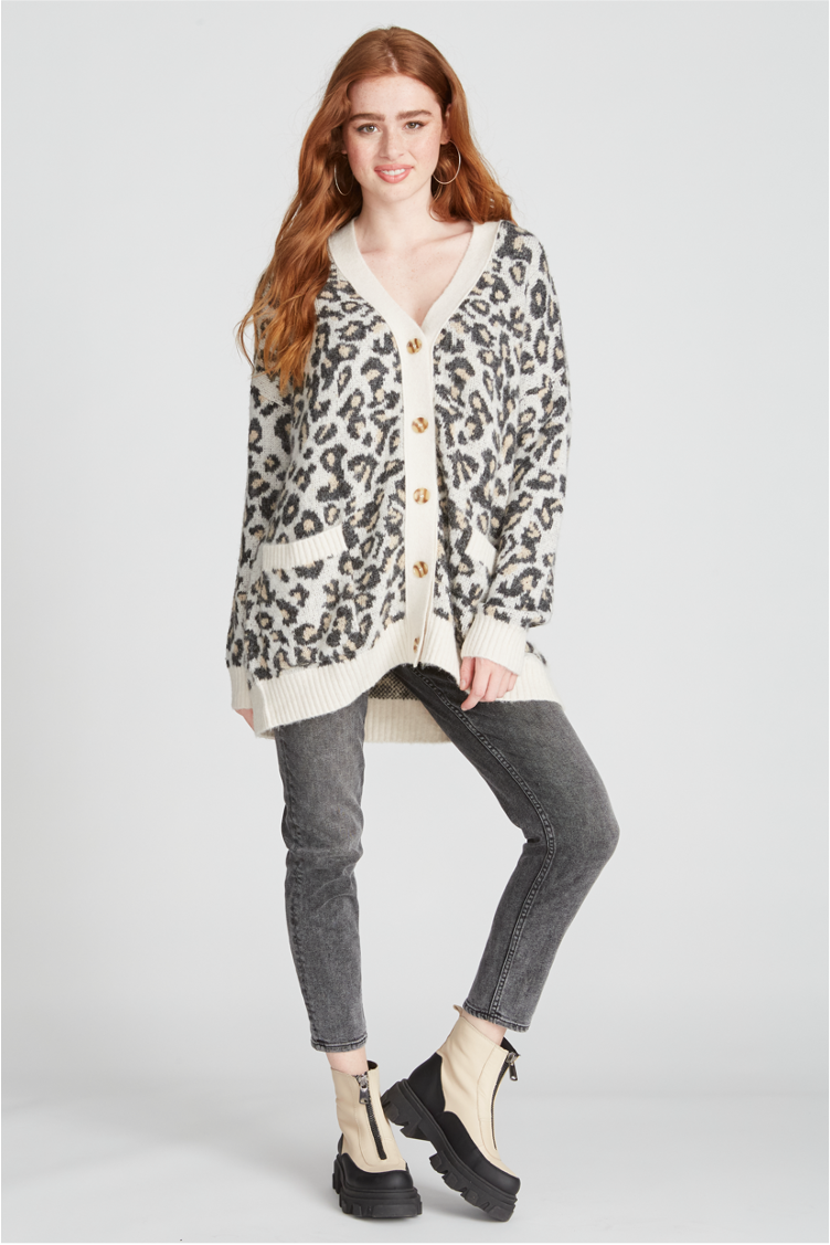 CHEETAH PRINT BUTTON CARDIGAN - CREAM